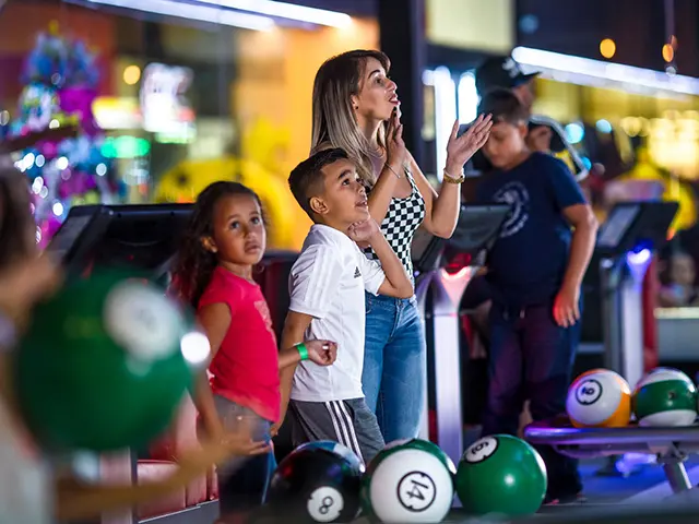 BOWLING